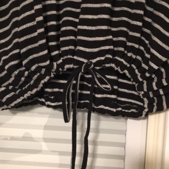 ⬇️PRICE DROP⬇️ Forever 21 Cropped sweater - Picture 2 of 5